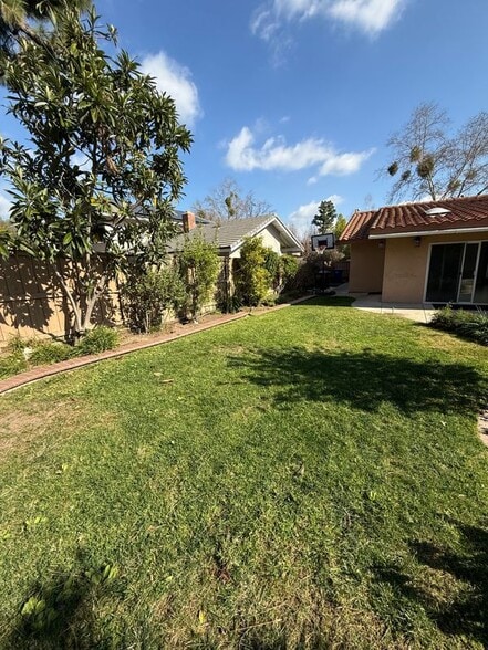 Building Photo - 1279 Clayford Ave