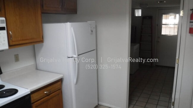 Building Photo - Cute 2 Bedroom, 2 Bath Townhome  (Speedway...