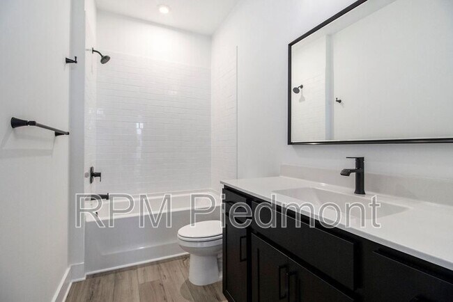 Building Photo - 205 Firefly Cir