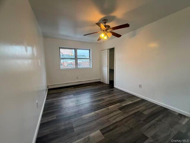 Building Photo - 37-26-37112 112th St