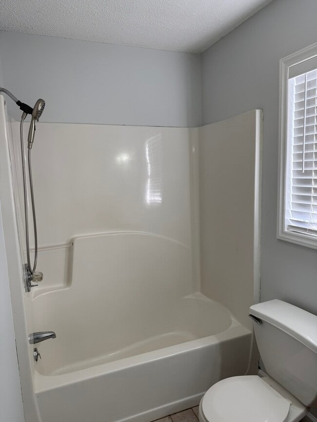 Building Photo - Neighborhood Home