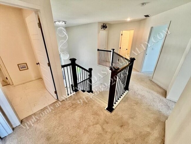 Building Photo - Beautiful 4 Bed 3.5 Bath Home in Olathe-Av...