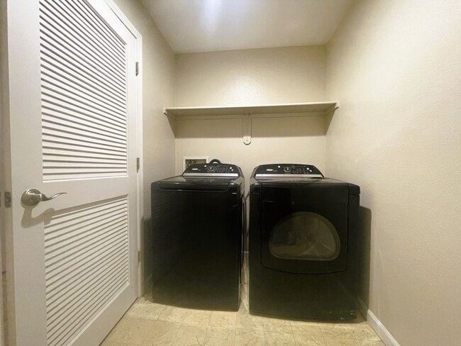 Building Photo - San Jose - 2 Bed, 2 Bath Condo Spacious San Jose Home in Convenient Location