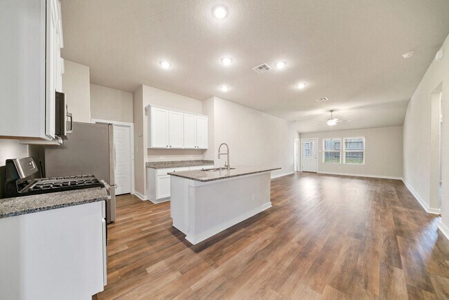 Building Photo - 3 Bedroom/2 Bath Escalera Subdivision