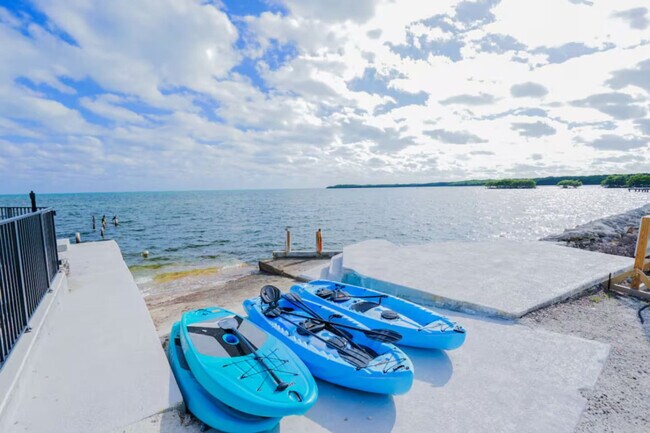 Building Photo - 99 Seaside Ave