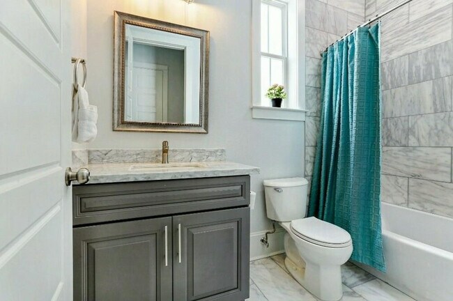 Building Photo - 1212 Carondelet St