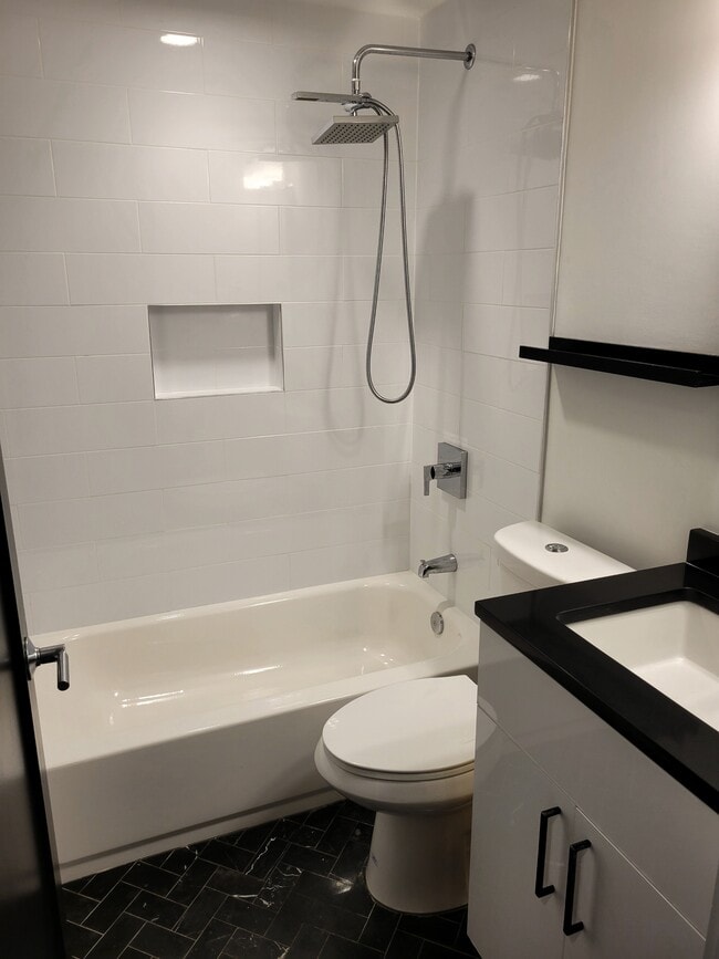 Building Photo - 724 Taylor St NW