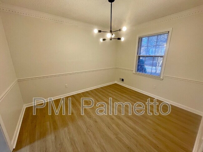 Building Photo - 300 Quincannon Rd