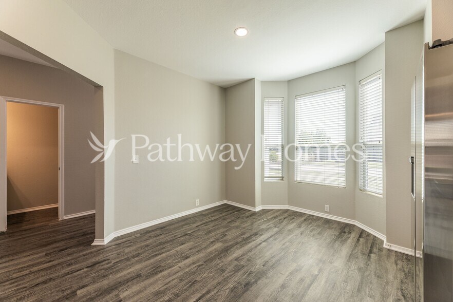Building Photo - 800 Chickesaw Ln