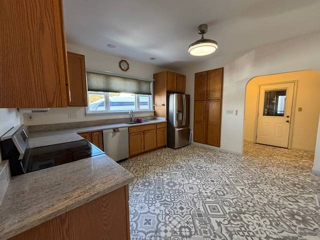 Building Photo - 527 Alexander St