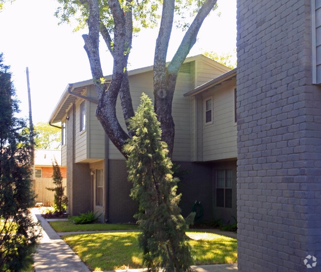 Building Photo - Polaris Townhomes