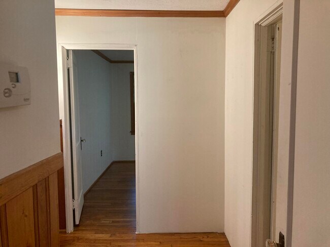 Building Photo - 607 East Ave