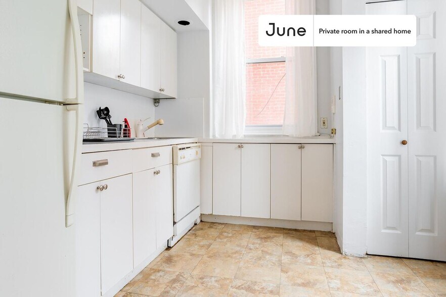 Building Photo - Room in Shared 4 bed/1 bath home