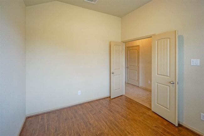 Building Photo - 6139 Grassy Haven Ln