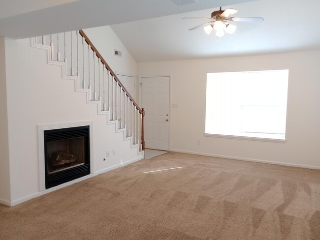 Building Photo - 3519 La Mesa Dr