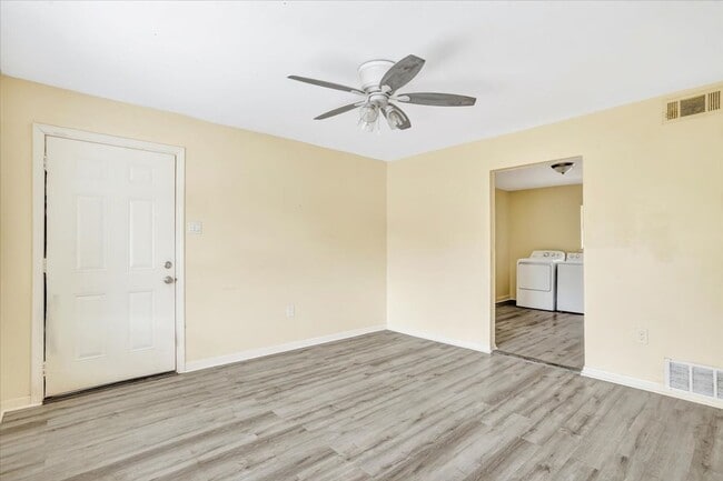 Building Photo - 2-Bedroom Apartment in Convenient Savannah Location