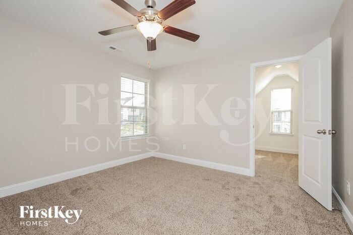 Building Photo - 825 Walton Ct