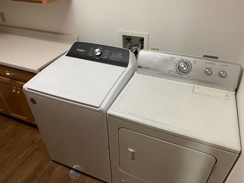 Building Photo - 106 5th Ave S