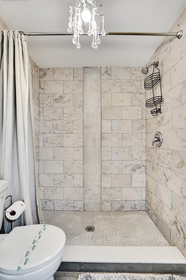 Building Photo - 311 SE 3rd Ave