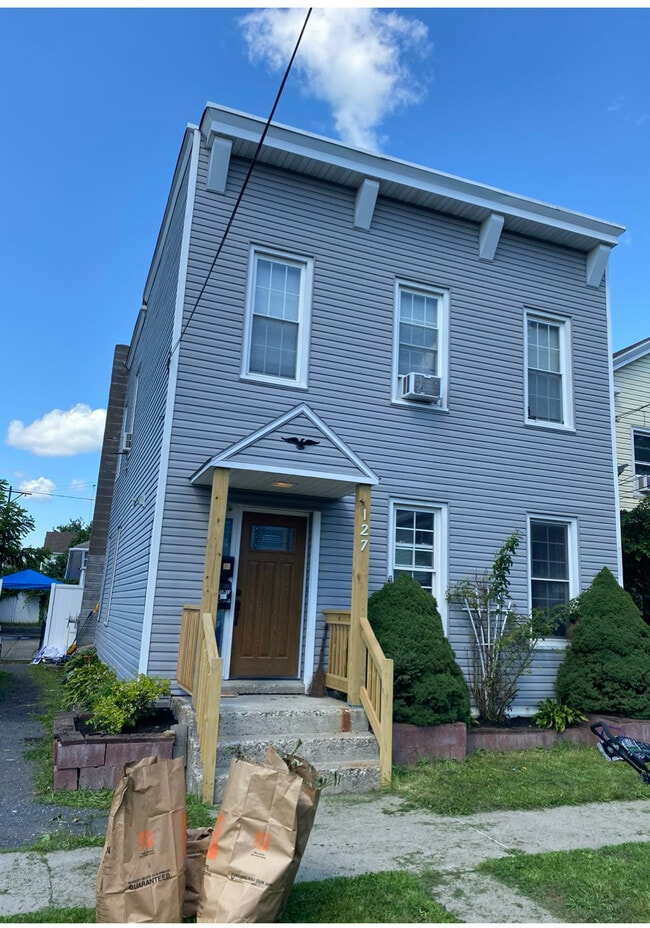 Primary Photo - 127 1st St