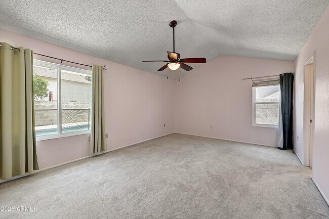 Building Photo - 4934 E Grandview St