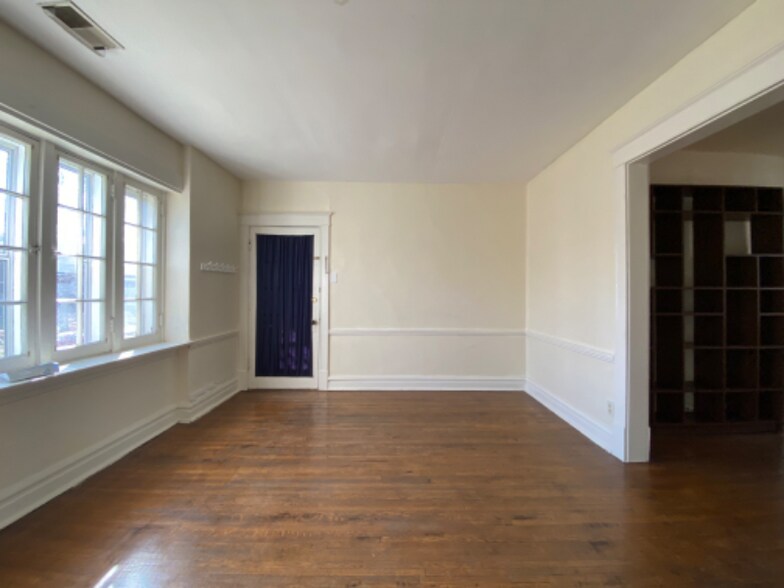 Building Photo - 6401 Alamo Ave