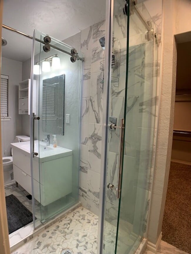 Building Photo - 3 Bed Home OKC - Move in Deposit-Free! (If Qualified)