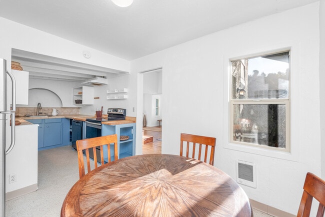 Building Photo - 543 Fernwood Pacific Dr