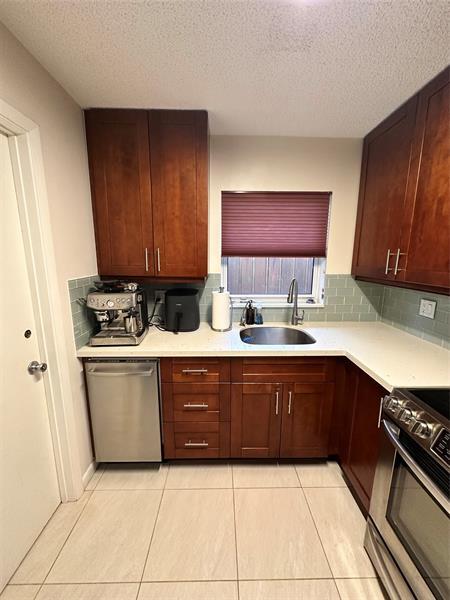 Building Photo - 615 SW 16th Ct