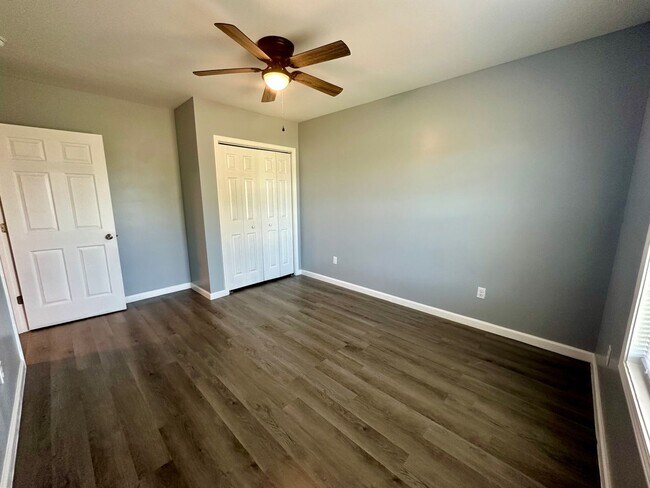 Building Photo - 960 Mayfield Dr