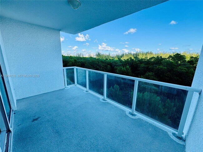 Building Photo - 14951 Royal Oaks Ln