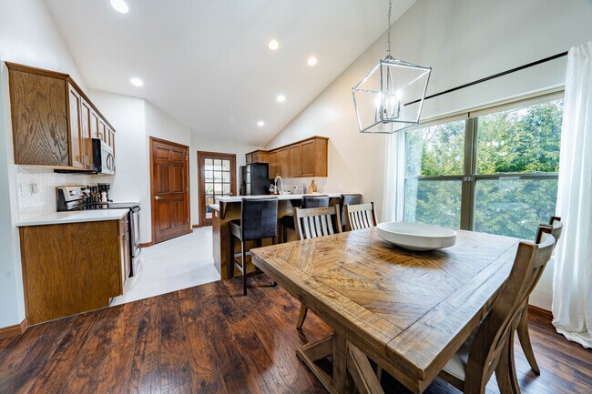 Building Photo - 3400 Riverstone Ct