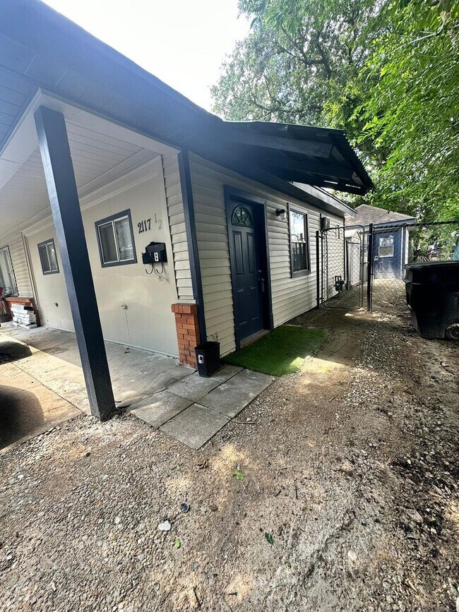 Building Photo - 2117 Thonig Rd