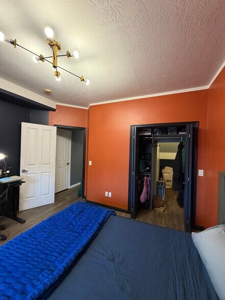 Building Photo - 70 N Main St