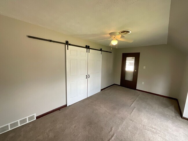 Building Photo - 2905 Delmar Ave