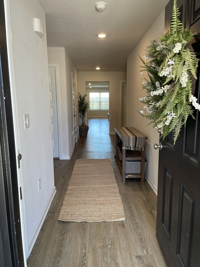 Building Photo - 5240 Peach Dr