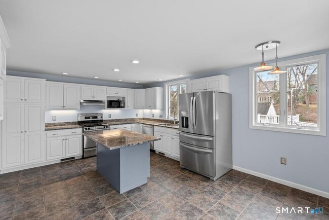 Building Photo - 83 Meadowbrook Rd