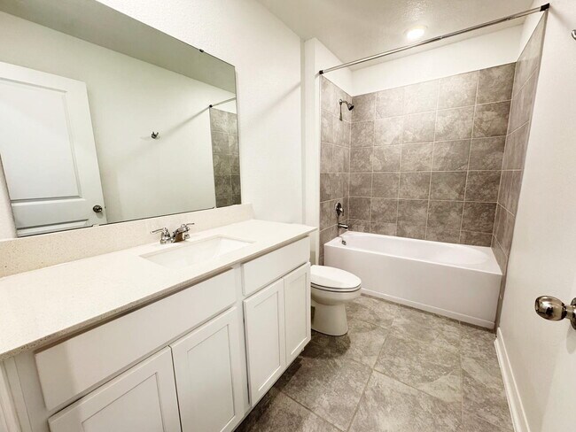 Building Photo - Single Family 4 Bedroom Home for Rent