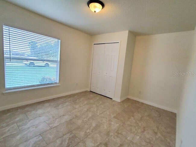 Building Photo - 1192 Oceanic Rd