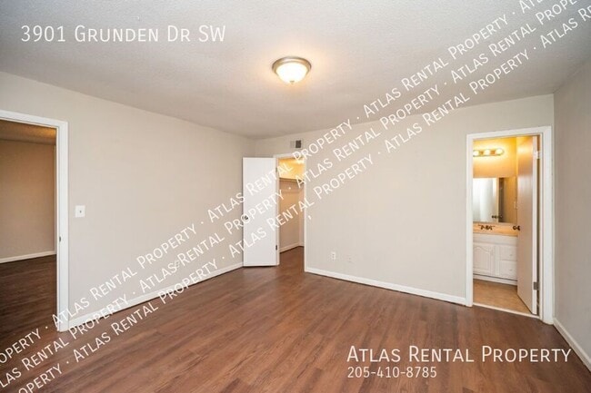 Building Photo - 3901 Grunden Dr SW