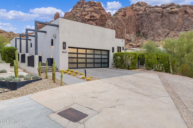 Building Photo - 5841 N Echo Canyon Cir
