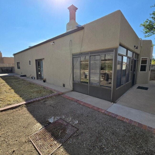 Building Photo - 1048 Monte Largo Dr NE