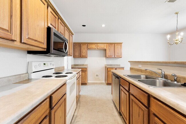 Building Photo - 3 Bedroom/2.5 Bath Villas at Canyon Golf S...