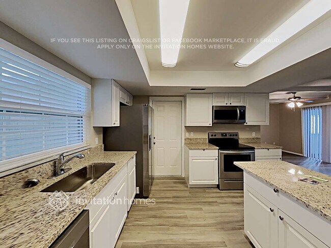 Building Photo - 132 Carriage Hill Dr