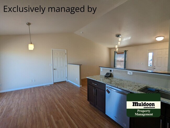 Building Photo - Spacious Updated Pueblo West Home! Pet Friendly!