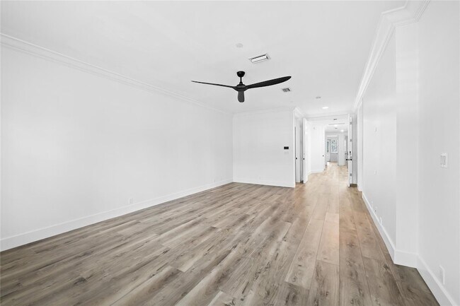 Building Photo - 218 NE 15th Ave