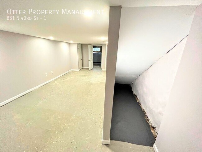 Building Photo - 861 N 43rd St