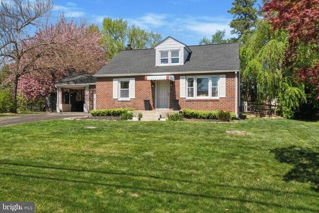 Primary Photo - 134-137 E 7 Stars Rd