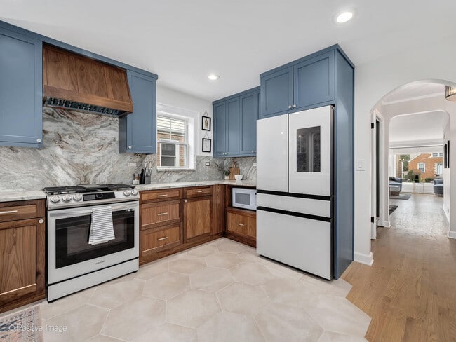 Building Photo - 1722 N 75th Ct
