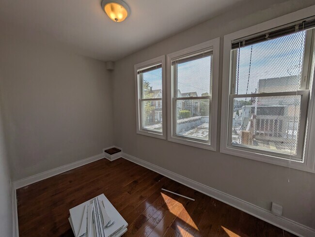 Building Photo - 3048 N Milwaukee Ave